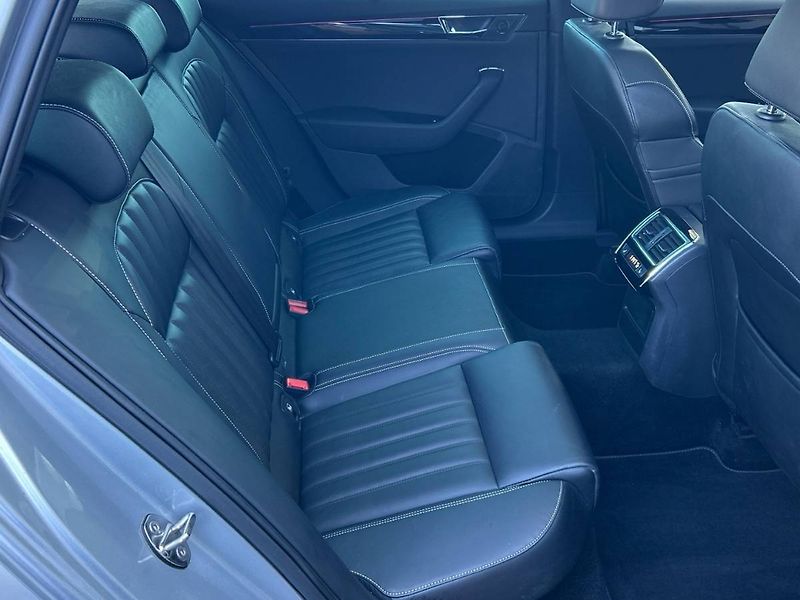 Škoda Superb (2021) kombi 2.0 TDI 7DSG 4x4 Laurin - fotka 26 z 35