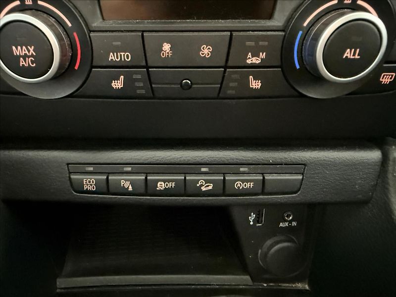 BMW X1 2,0   18d,105kW,TAŽNÉ - fotka 17 z 22