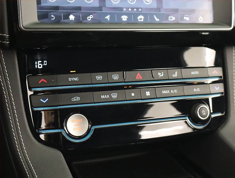 Jaguar F-Pace (2020) 25d AWD, Původ ČR - fotka 18 z 23