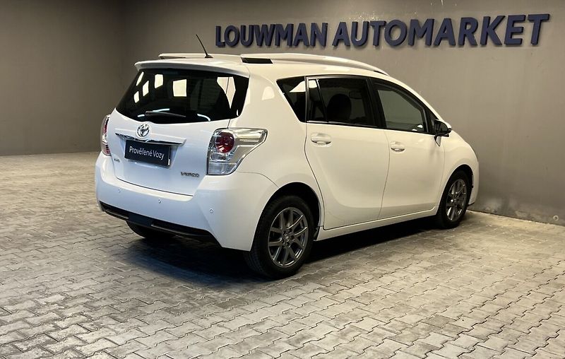 Toyota Verso 2.2 AT STYLE D-CAT 7míst - fotka 2 z 17