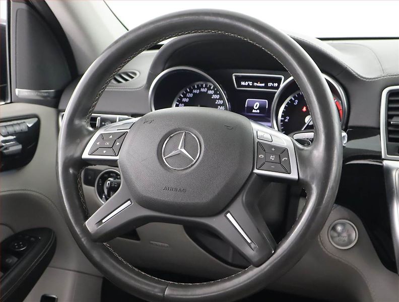 Mercedes-Benz Třídy M (2012) ML 350 BlueTEC, 4X4, Automat - fotka 17 z 27
