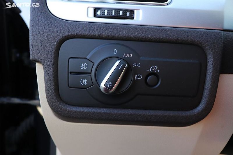 Volkswagen Touareg 3.0 TDI*Pano*Tažné*Kamera - fotka 10 z 19