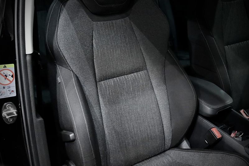 Škoda Karoq 1.5 TSI 110 kW - fotka 17 z 38