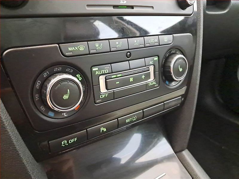 Škoda Octavia (2011) Laurin&Klement 1.8 TSI - fotka 26 z 30