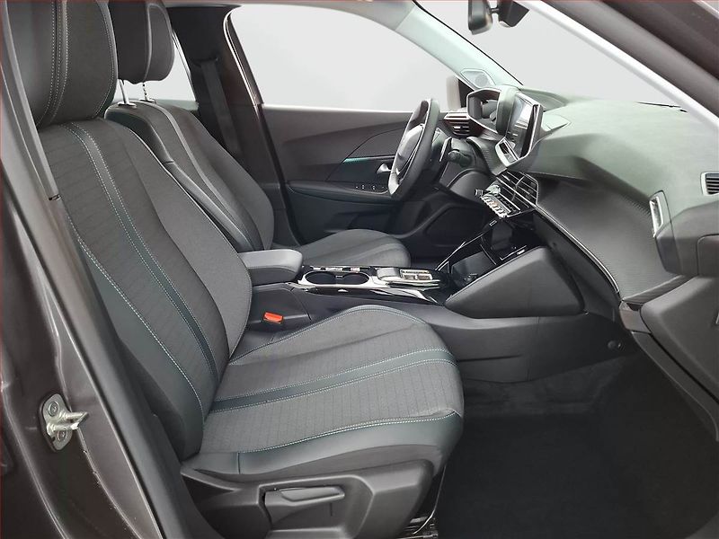 Peugeot 2008 (2022) 1.2 PureTech, Automat - fotka 9 z 21