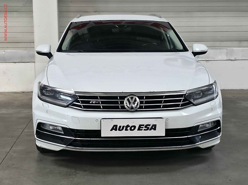 Volkswagen Passat (2018) 2.0TDi, ČR, DSG, navi, LED - fotka 2 z 21