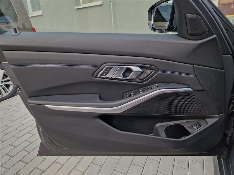 BMW Řada 3 330d Xdrive M-Sport ČR,1.Maj. - fotka 36 z 50