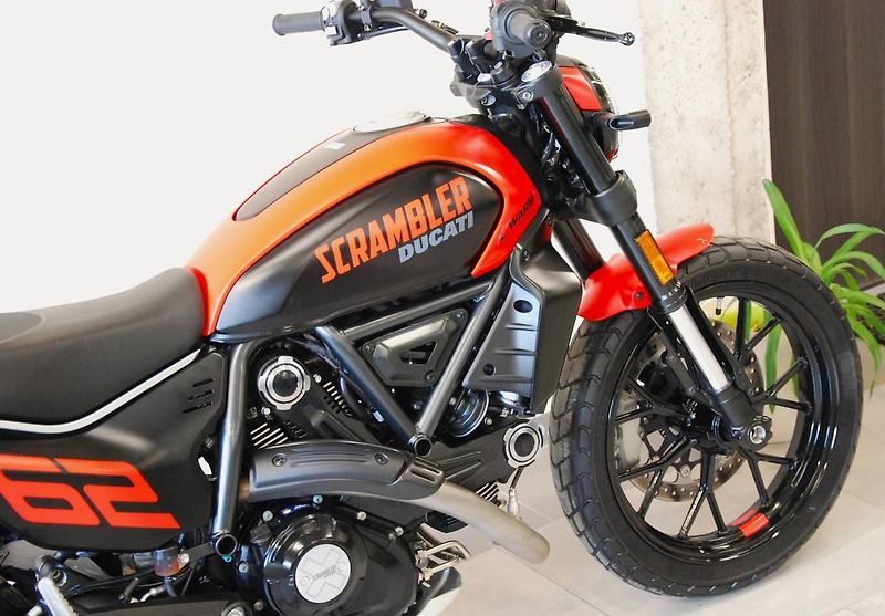 Ducati Scrambler Full Throttle (2023) krásný stav, serv - fotka 8 z 20