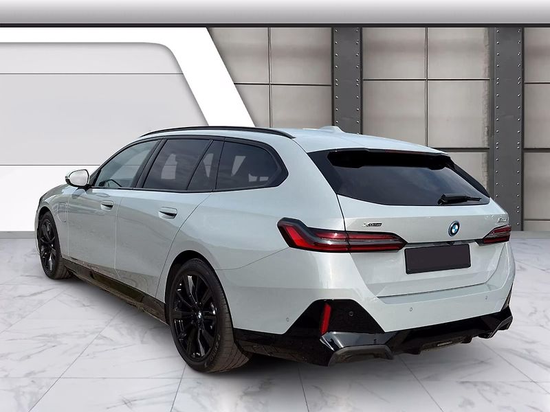 BMW Řada 5 530e xDrive M-Sport Pro Pano H - fotka 6 z 17