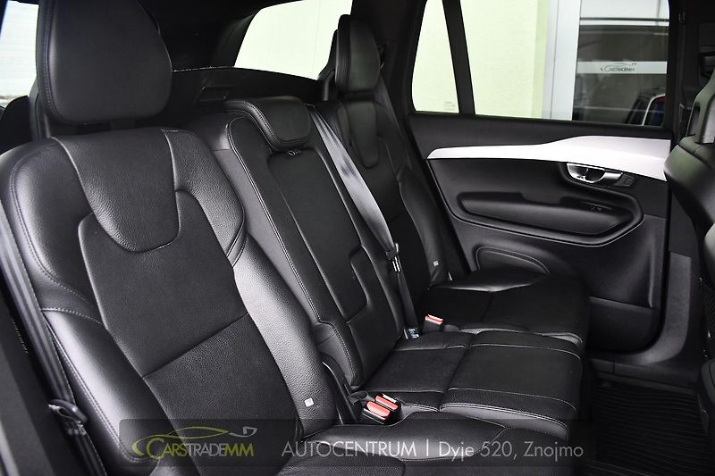 Volvo XC90 D5 AWD MOMENTUM ČR - fotka 16 z 39