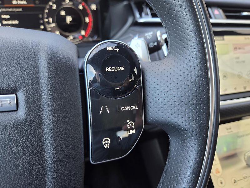 Land Rover Range Rover Velar D300 R-D SE HUD PANO TOPservis - fotka 25 z 47