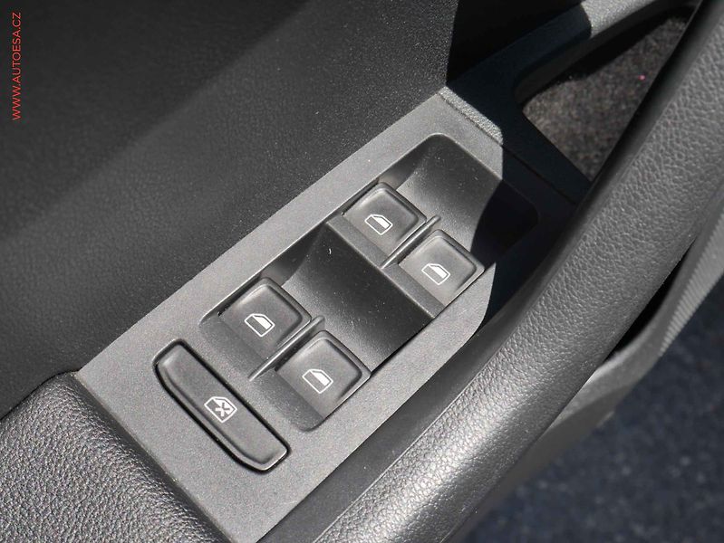 Škoda Octavia (2014) 2.0 TDi, RS, navi, xenon - fotka 16 z 25
