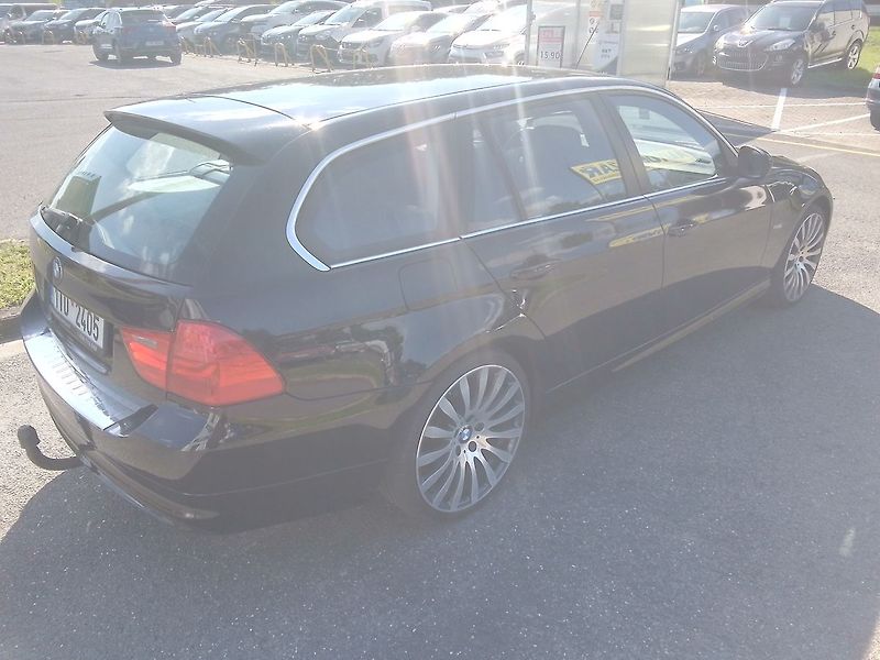 BMW Řada 3 2.0 318d Touring - fotka 3 z 15