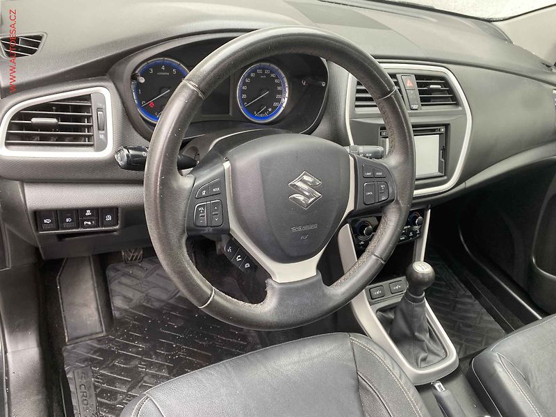 Suzuki S-Cross (2014) 1.6 VVT, Bixen, panor, kůže - fotka 13 z 20