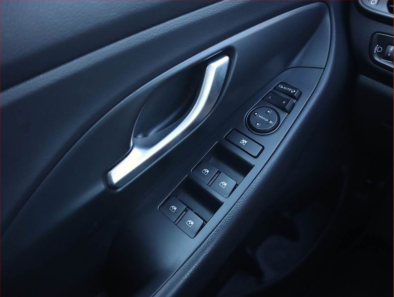 Hyundai i30 (2023) Family 1.0 T-GDI, Automat - fotka 21 z 23