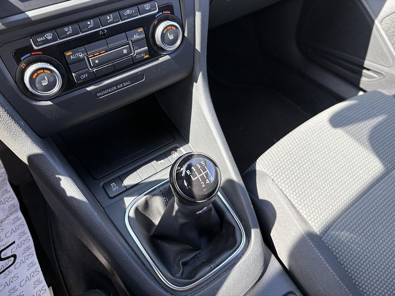 Volkswagen Golf 1.2 TSI CABRIOLET SERVISKA - fotka 22 z 40