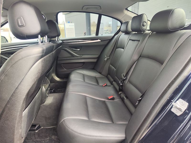 BMW Řada 5 520d/140kW xDrive 8AT - fotka 12 z 32