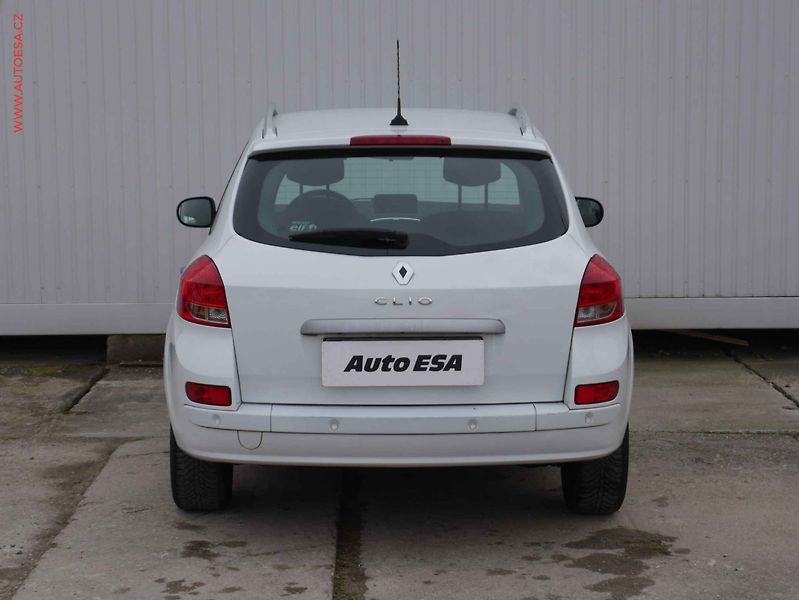 Renault Clio (2009) 1.6i, AT, navi, AC - fotka 5 z 14