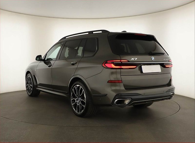 BMW X7 (2025) xDrive40d, Navigace - fotka 4 z 22