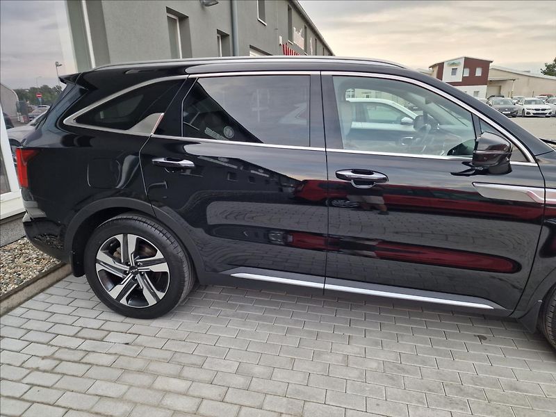 Kia Sorento 1.6T-GDi PHEV 4x4 Premium, ČR - fotka 40 z 50