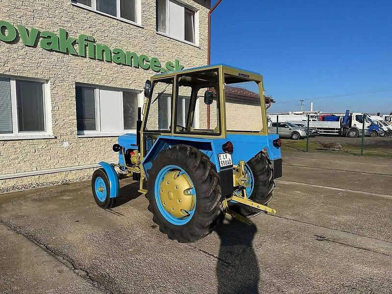 Zetor 3011, vyráběný od roku 1960 (sériově 1962–1967) v Brně, byl průkopnickým modelem unifikované řady československých traktorů.