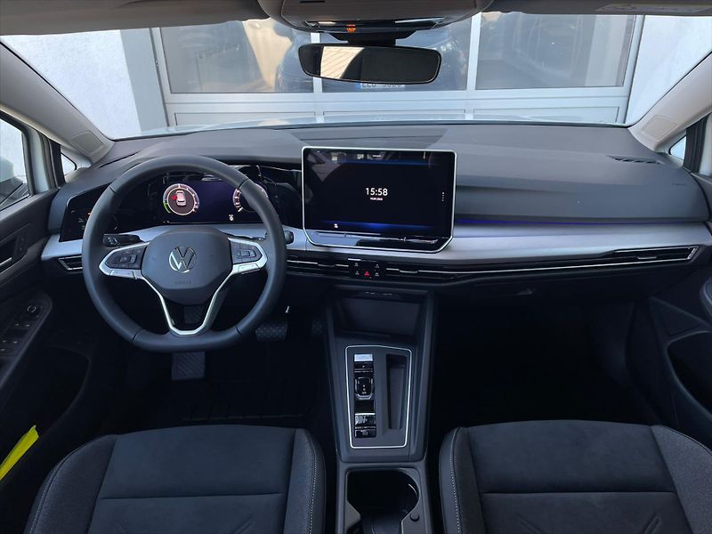 Volkswagen Golf (2025) 1,5 TSI eHybrid 150 kW 6DSG  P - fotka 17 z 21
