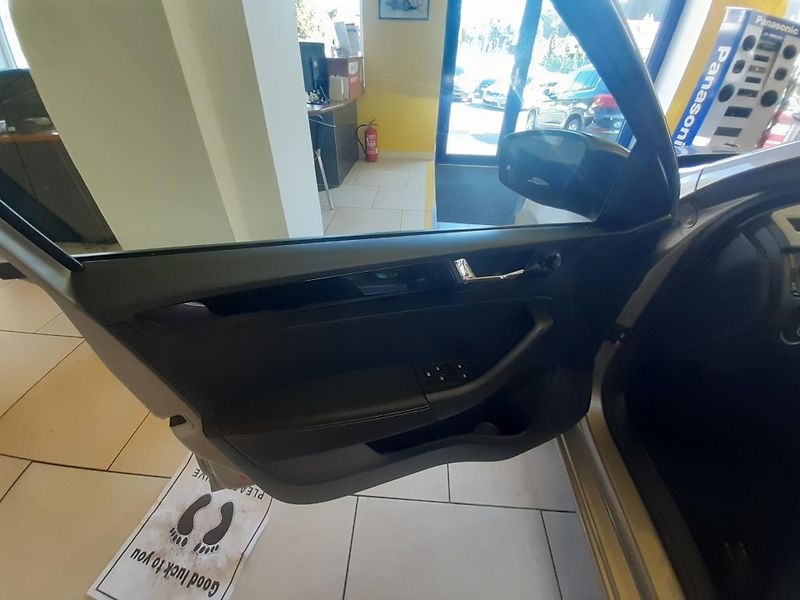 Škoda Rapid 1.0 i 81KW DIGIKLIMA NAVI DSG  - fotka 21 z 26
