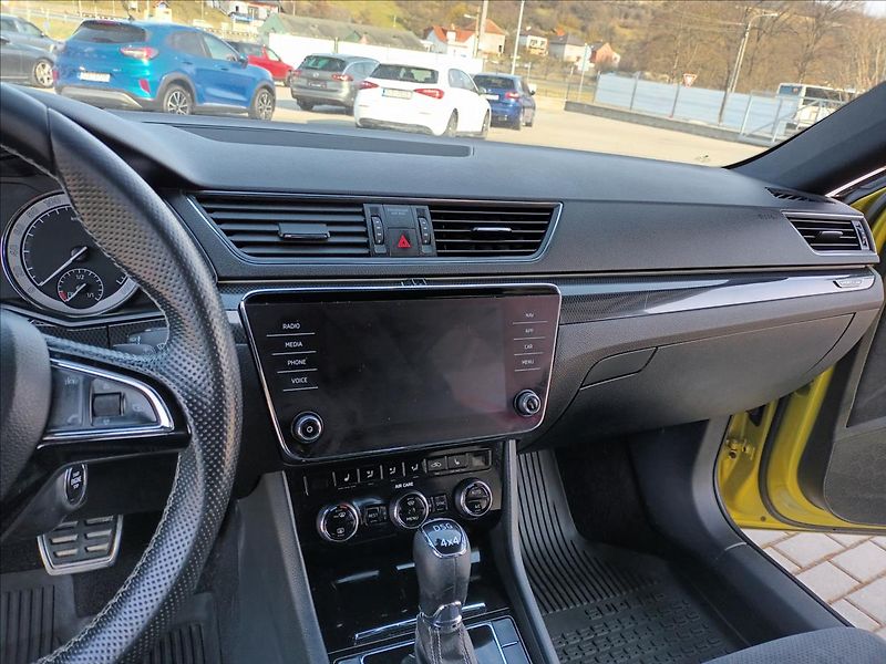 Škoda Superb 2,0 TDI,4X4,Sportline,ČR,DSG, - fotka 13 z 50