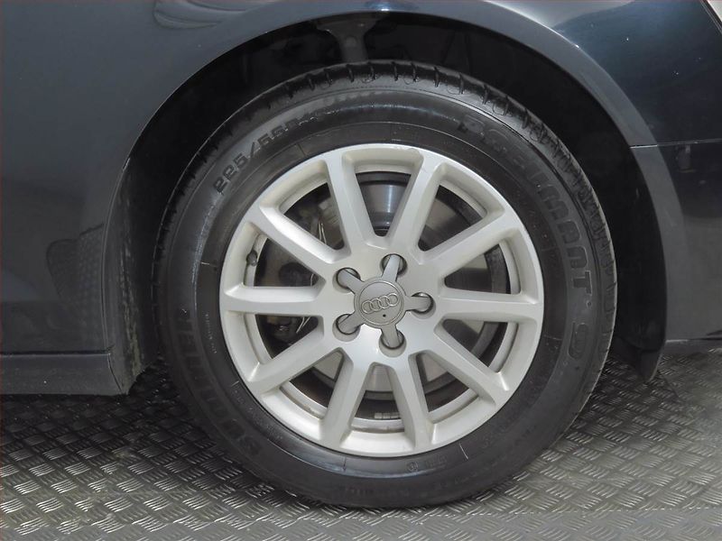Audi A4 (2013) 2.0 TDI, Park. senzory - fotka 14 z 18