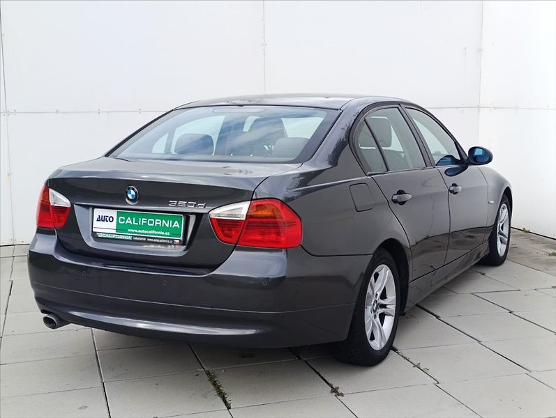 BMW Řada 3 2,0 d 130kW Aut.klima Tempomat - fotka 7 z 30
