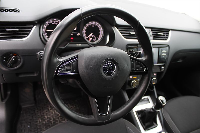 Škoda Octavia 1.6 TDI 85kW LED SERVIS KN. ČR - fotka 14 z 20