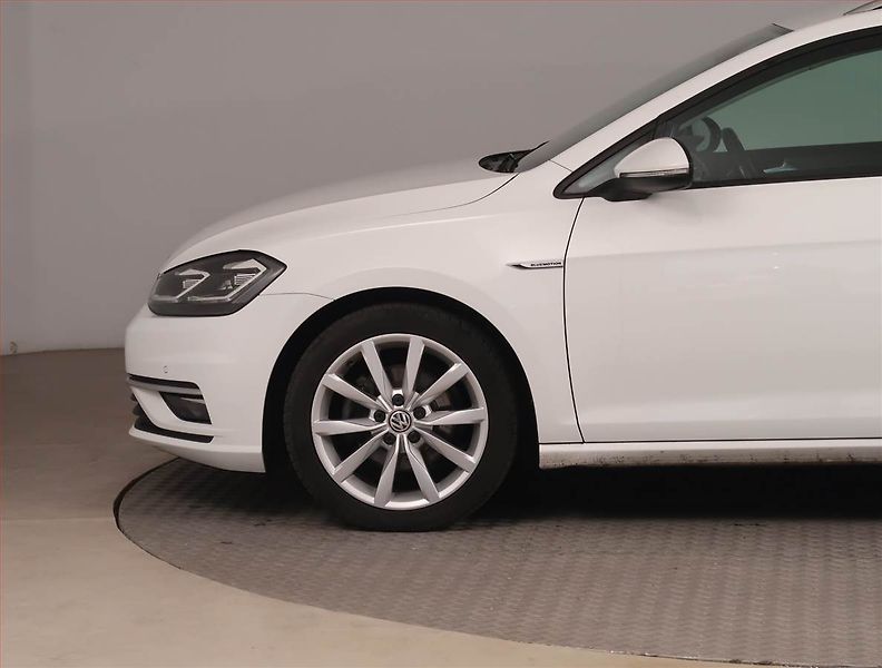 Volkswagen Golf (2020) Comfortline 1.5 TSI, ČR,1.maj - fotka 14 z 16