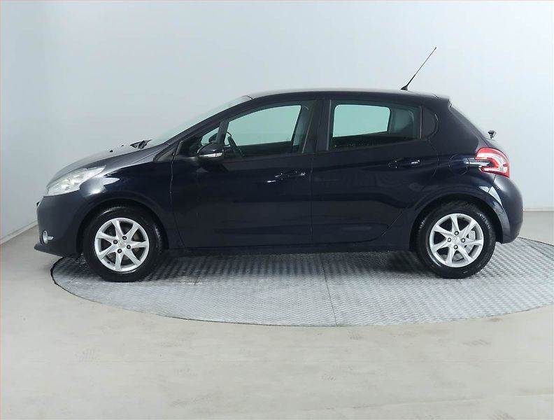 Peugeot 208 (2015) Active 1.2 PureTech, ČR,1.maj - fotka 3 z 13