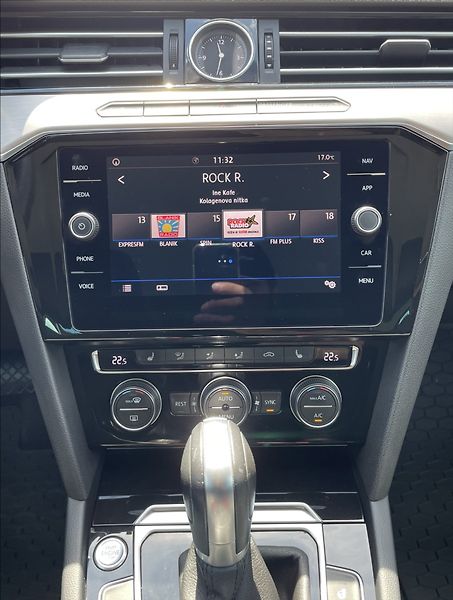 Volkswagen Passat 2,0 TDi,140kW,DSG,ČR - fotka 14 z 25