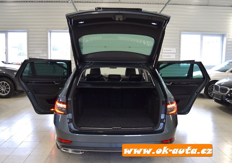 Škoda Superb 1.4 TSI iV LAURIN & KLEMENT  - fotka 21 z 77
