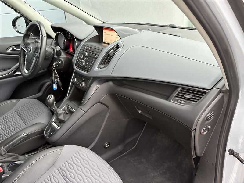 Opel Zafira 1,4 103kw ČR servis 6MT - fotka 20 z 28