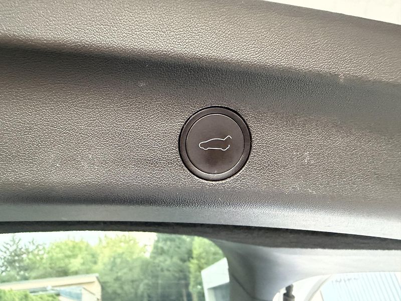 Tesla Model Y DUAL MOTOR-LONG RANGE-TAŽNÉ - fotka 16 z 18