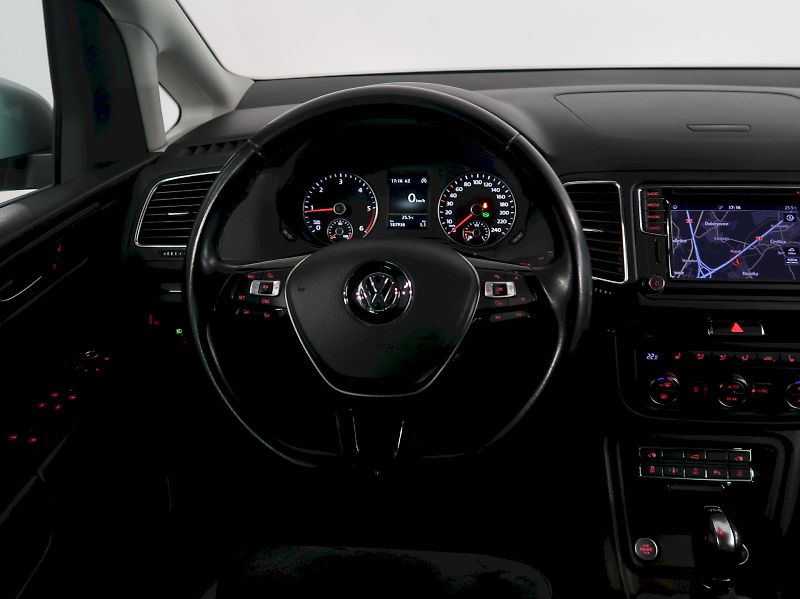 Volkswagen Sharan (2019) HIGHLINE 2.0TDI 4x4 DSG 7MÍST - fotka 21 z 45