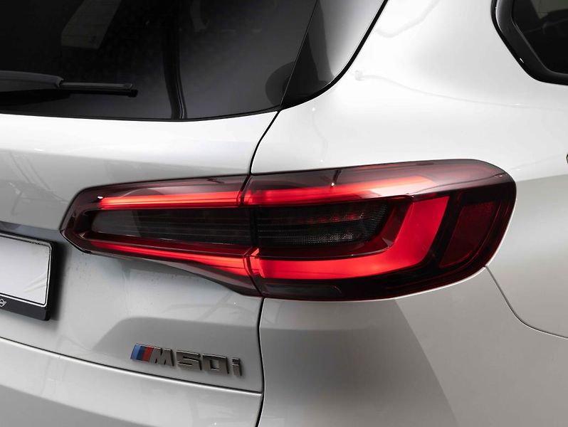 BMW X5 M50i - fotka 10 z 23