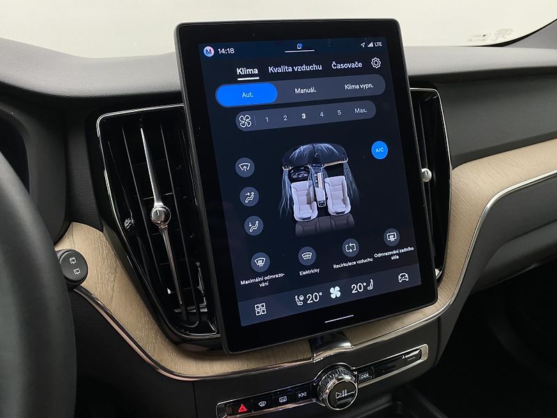 Volvo XC60 T8 AWD RECHARGE PLUS DARK CZ - fotka 41 z 66