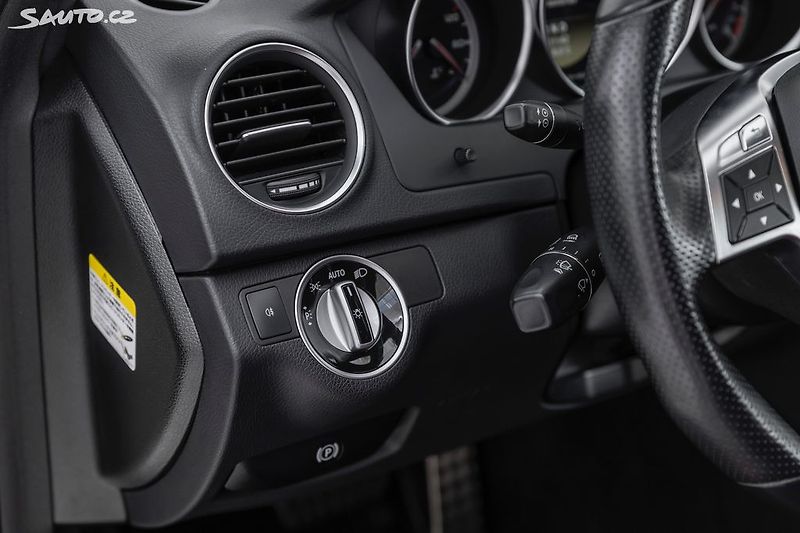 Mercedes-Benz Třídy C 63AMG Coupe*krásný stav*Servis - fotka 43 z 50