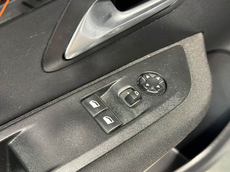 Peugeot 208 1,2, Automat, DPH - fotka 18 z 19
