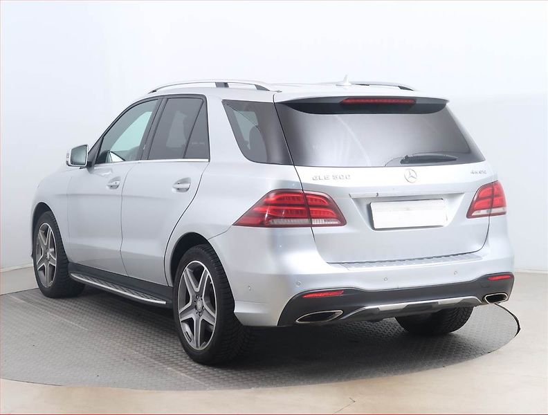 Mercedes-Benz GLE (2016) 500, 4X4, Automat, Kůže - fotka 4 z 16