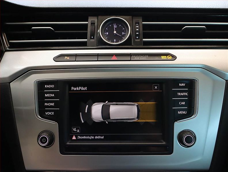 Volkswagen Passat (2015) 2.0 TDI, Navi, Tempomat - fotka 15 z 22