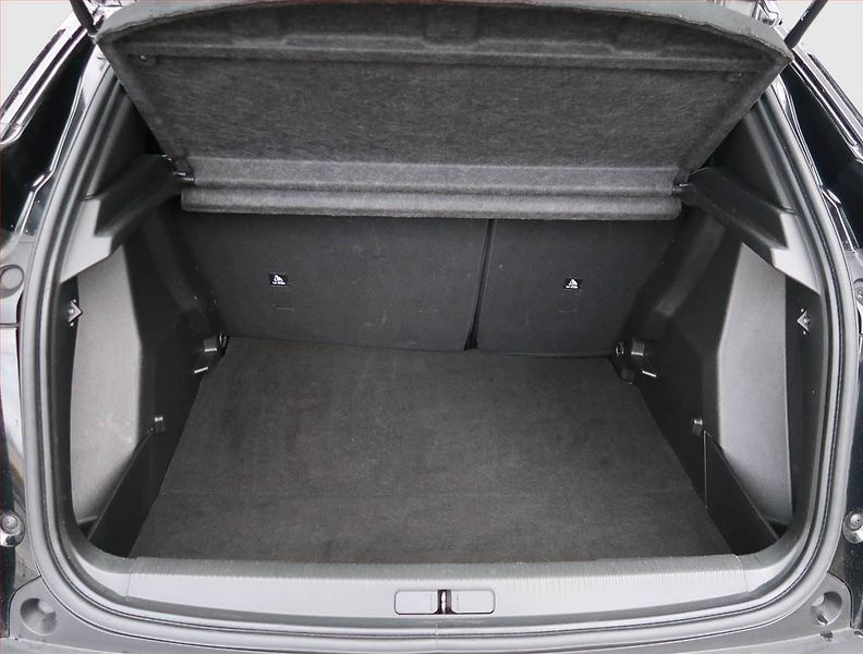 Peugeot 2008 (2021) Active 50 kWh, SoH 90% - fotka 14 z 22