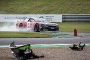 Při závodech NASCAR dochází k řadě kolizi