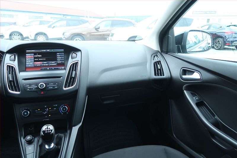 Ford Focus (2015) 1.5 TDCi, Serv.kniha, Navi - fotka 8 z 19