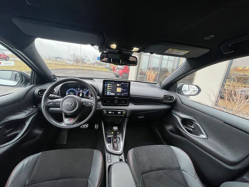 Toyota Yaris 1.5 Hybrid 130k GR-SPORT VIP - fotka 25 z 26