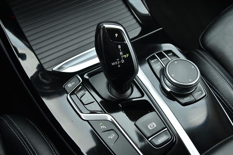 BMW X3 xDrive 20d 140kW XLine HEAD-UP - fotka 21 z 26