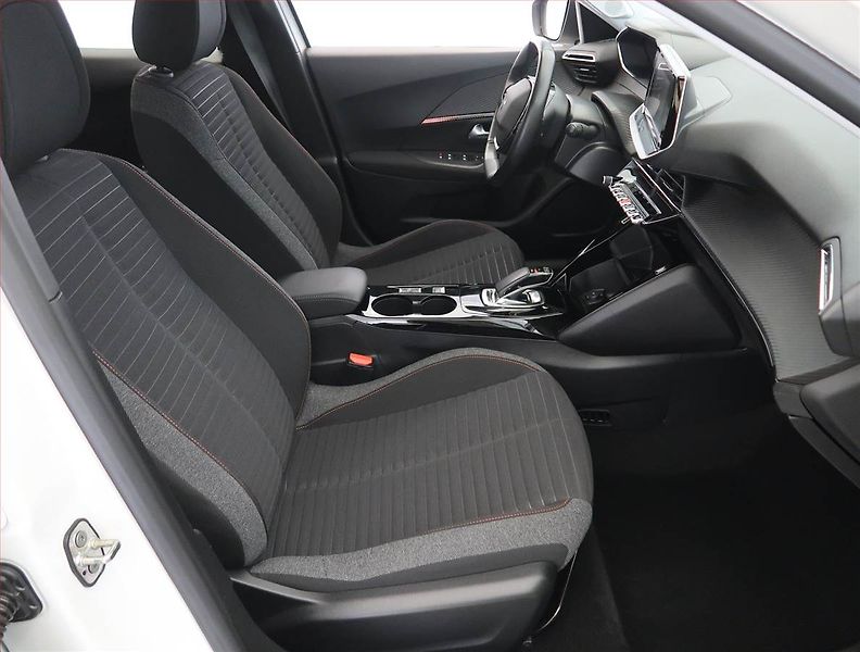 Peugeot 2008 (2021) Active 50 kWh, SoH 87% - fotka 9 z 23